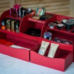 комод для косметики красный