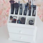 комод для косметики и кистей