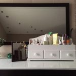 комод для косметики в комнате