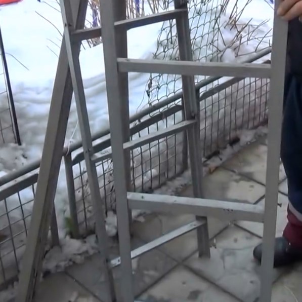 делаем стойки для стеллажа