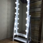 Гримерное зеркало на подставке