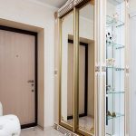 Красивый шкаф-купе с винтажными рисунками