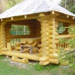 Стол из бревен для беседки