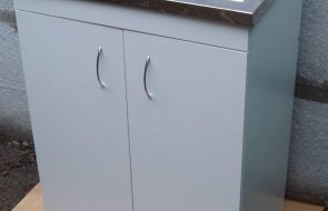 Классическая прямоугольная или квадратная тумбочка