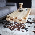 Оригинальное оформление журнального столика