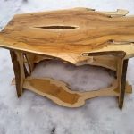 Самодельный столик из досок для беседки