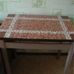 Стол с мозаикой из плитки