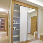 Встроенный шкаф-купе для коридора