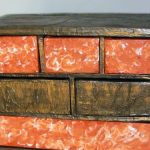 Комод из картона с ярким и необычным оформлением
