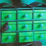 Комод из коробок для обуви на колесиках