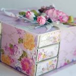Красивый комод с маленькими ящичками с разных сторон