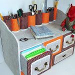 Красивый комодик для рукоделия из картона с тканевым декором