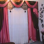 Черно-розовый ламбрекен с ажурными вставками