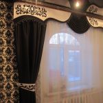 Ламбрекен с завитками в бело-черных тонах