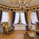 Сине-желтый ламбрекен для эркерного окна
