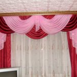 Сочетание бордового и розового для ламбрекена в гостиную