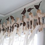 Деревянный карниз из тонких дощечек