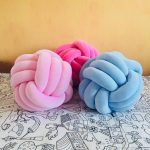 подушка узел разных цветов